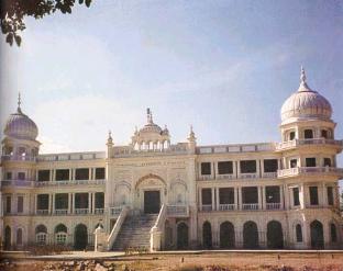 At the place where Guru Nanak Dev had fed the poor, this gurdwara was made and named Sacha Sauda